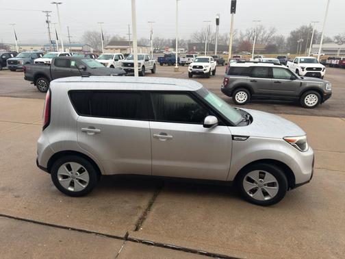 2016 Kia Soul Base