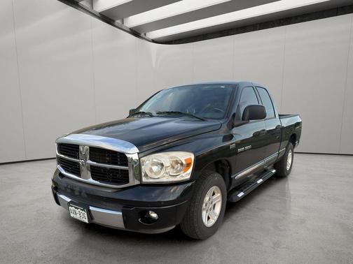 Brilliant Black Crystal Pearlcoat 2007 Dodge Ram 1500 SLT Quad Cab