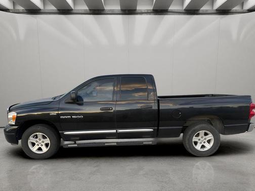Brilliant Black Crystal Pearlcoat 2007 Dodge Ram 1500 SLT Quad Cab