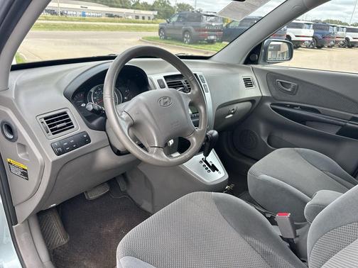 Alpine Frost Metallic 2009 Hyundai TUCSON SE