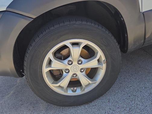 Alpine Frost Metallic 2009 Hyundai TUCSON SE