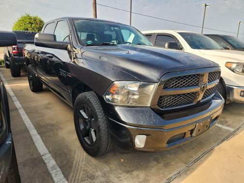 Brilliant Black Crystal Pearlcoat 2018 RAM 1500 Big Horn