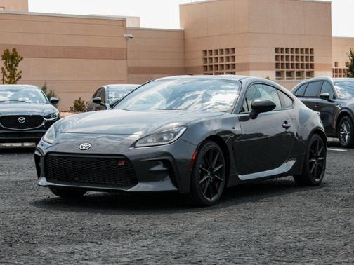 Pavement 2025 Toyota GR86 Premium