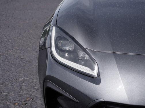 Pavement 2025 Toyota GR86 Premium