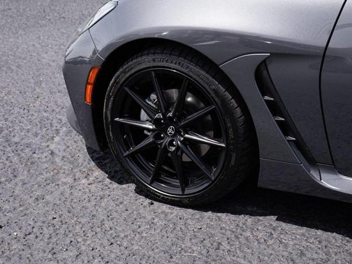 Pavement 2025 Toyota GR86 Premium