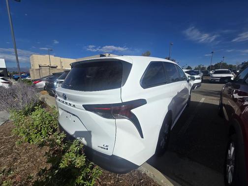 2024 Toyota Sienna LE