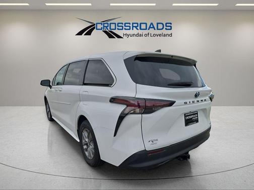 2024 Toyota Sienna LE