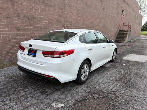 Snow White Pearl 2016 Kia Optima LX
