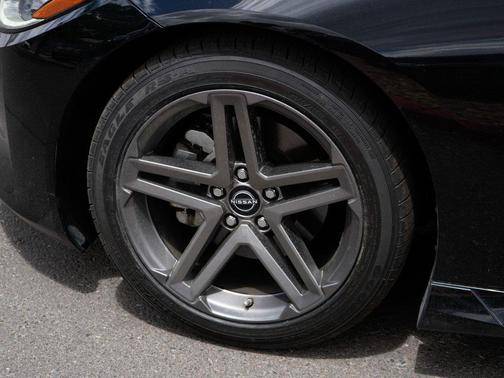 Black Diamond Pearl 2024 Nissan Z Sport Auto