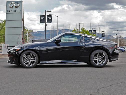Black Diamond Pearl 2024 Nissan Z Sport Auto