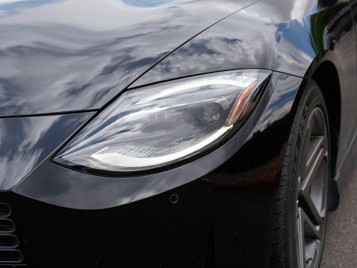 Black Diamond Pearl 2024 Nissan Z Sport Auto