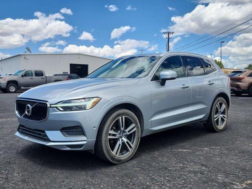 Silver 2018 Volvo XC60 T5 Momentum