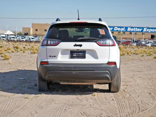 Bright White Clearcoat 2023 Jeep Cherokee Altitude