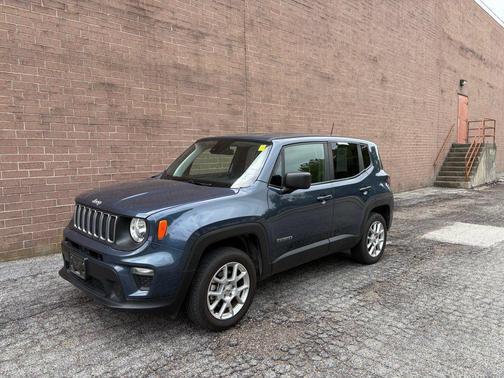 Slate Blue Pearlcoat 2023 Jeep Renegade Latitude