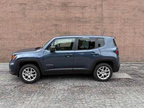 Slate Blue Pearlcoat 2023 Jeep Renegade Latitude