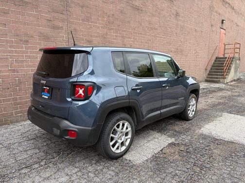 Slate Blue Pearlcoat 2023 Jeep Renegade Latitude