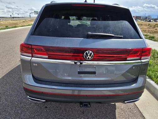 Deep Black Pearl 2024 Volkswagen Atlas 2.0T SE w/Technology 4MOTION