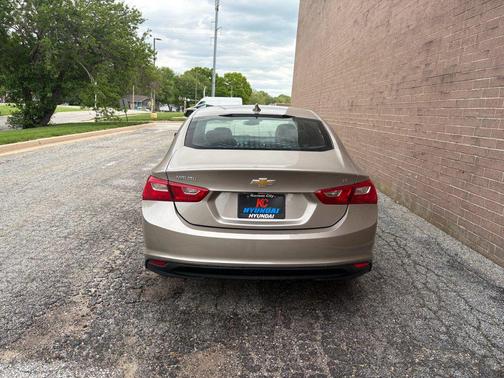 Mineral Gray Metallic 2023 Chevrolet Malibu FWD 1LT