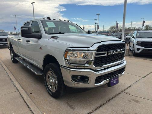 2024 RAM 2500 Tradesman Crew Cab 4x4 8' Box