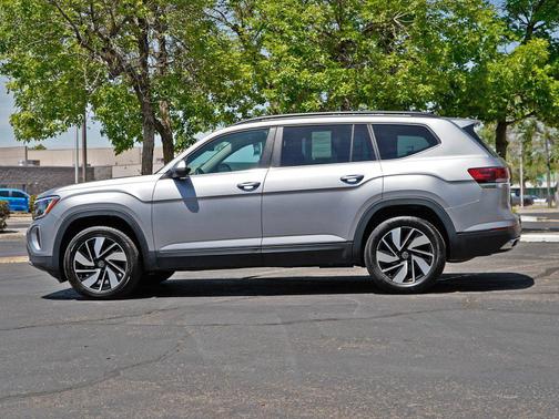 Pure White 2024 Volkswagen Atlas 2.0T SE w/Technology