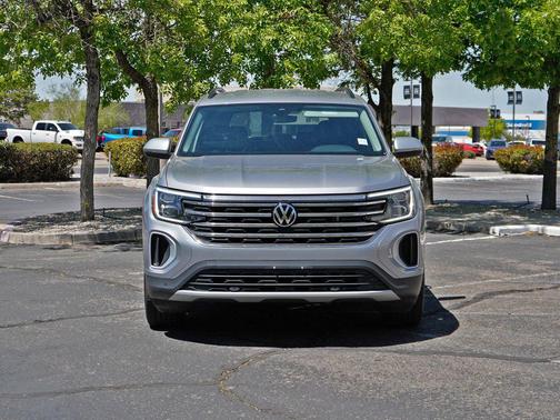 Pure White 2024 Volkswagen Atlas 2.0T SE w/Technology