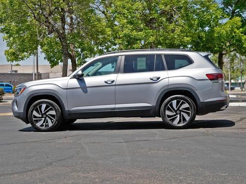 Pure White 2024 Volkswagen Atlas 2.0T SE w/Technology