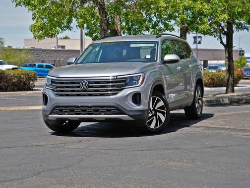 Pure White 2024 Volkswagen Atlas 2.0T SE w/Technology