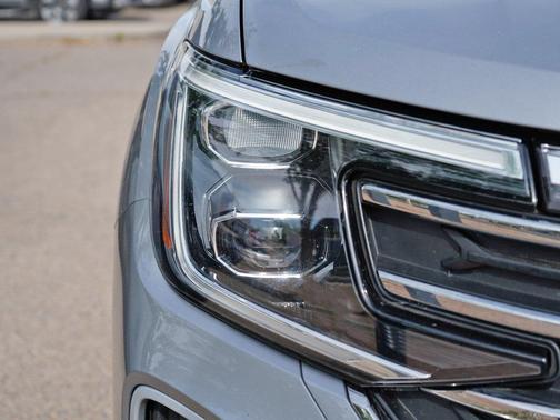 Pure White 2024 Volkswagen Atlas 2.0T SE w/Technology