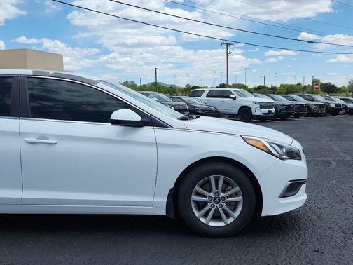 Quartz White Pearl 2016 Hyundai SONATA SE