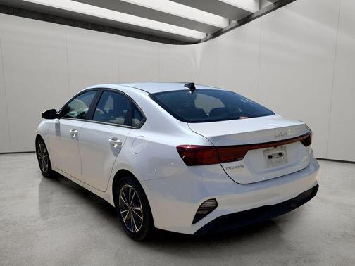 Snow White Pearl 2023 Kia Forte LXS
