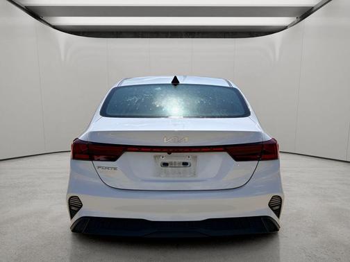 Snow White Pearl 2023 Kia Forte LXS