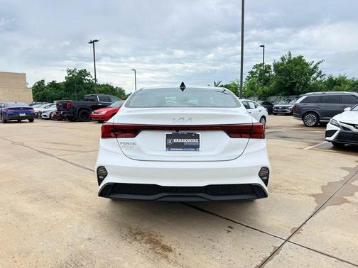 Snow White Pearl 2023 Kia Forte LXS