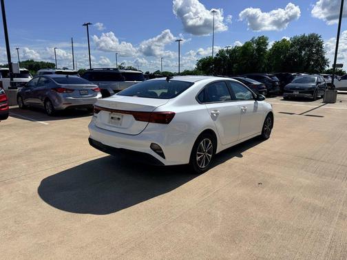 Snow White Pearl 2023 Kia Forte LXS