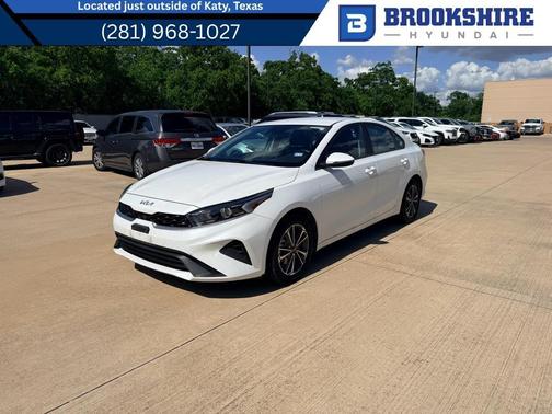 Snow White Pearl 2023 Kia Forte LXS