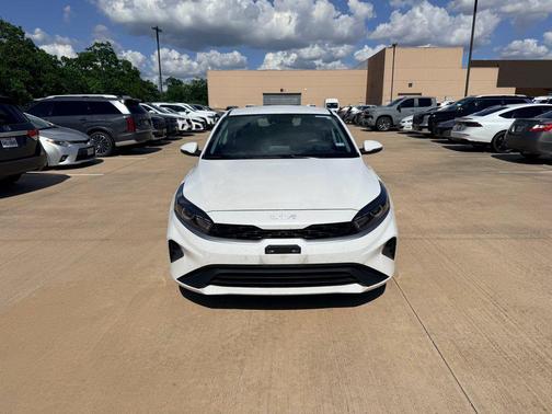 Snow White Pearl 2023 Kia Forte LXS