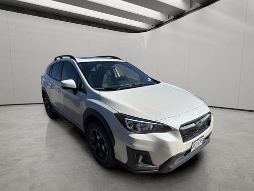 Crystal White Pearl 2018 Subaru Crosstrek 2.0i Premium