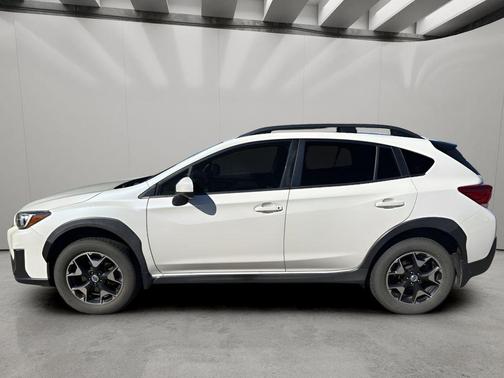 Crystal White Pearl 2018 Subaru Crosstrek 2.0i Premium