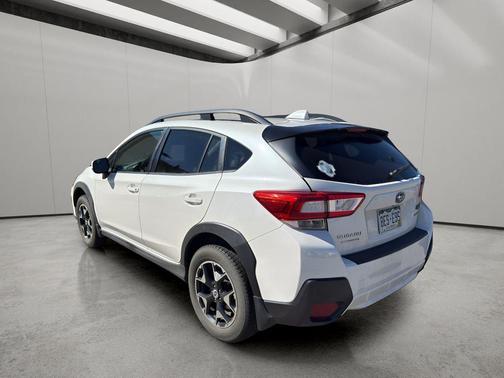 Crystal White Pearl 2018 Subaru Crosstrek 2.0i Premium