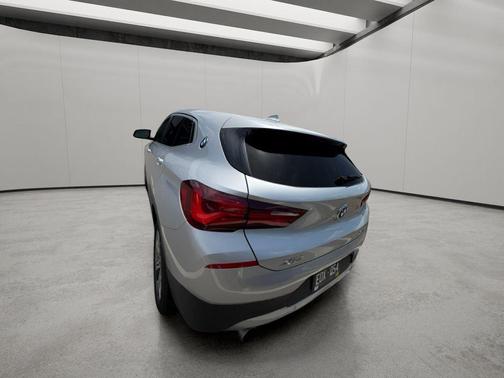 Glacier Silver Metallic 2022 BMW X2 xDrive28i