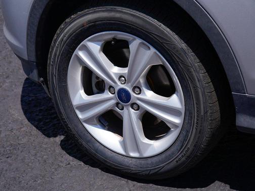 INGOT SILVER 2016 Ford Escape SE