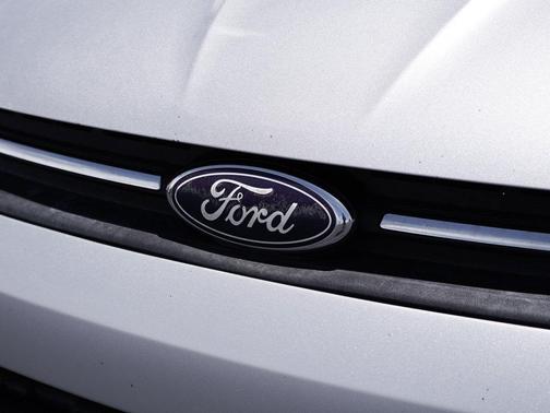 INGOT SILVER 2016 Ford Escape SE