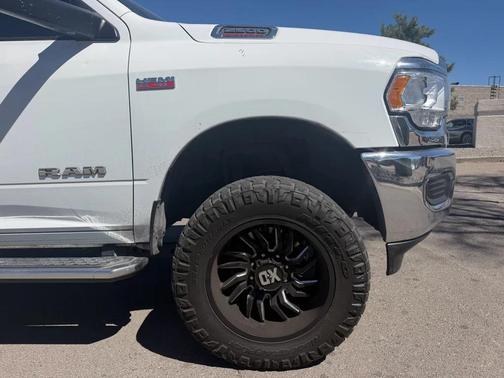 Bright White Clearcoat 2022 RAM 2500 Big Horn Crew Cab 4x4 6'4' Box
