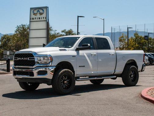 Bright White Clearcoat 2022 RAM 2500 Big Horn Crew Cab 4x4 6'4' Box