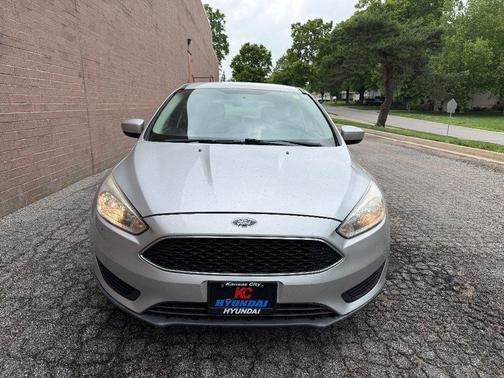 INGOT SILVER 2018 Ford Focus SE