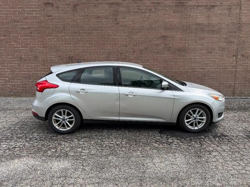 INGOT SILVER 2018 Ford Focus SE