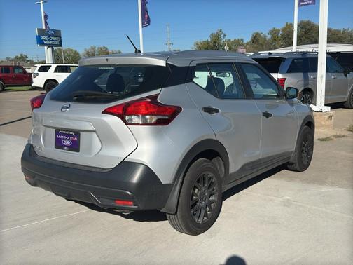 2019 Nissan Kicks S