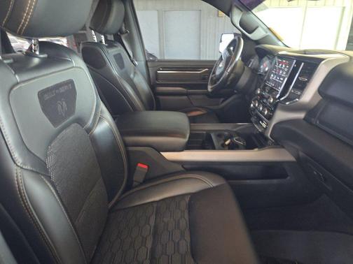 Diamond Black Crystal Pearl 2020 RAM 1500 Big Horn/Lone Star