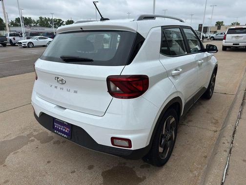 Lunar White 2025 Hyundai VENUE SEL