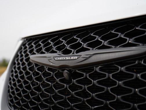 2024 Chrysler Pacifica Hybrid S Appearance Pkg