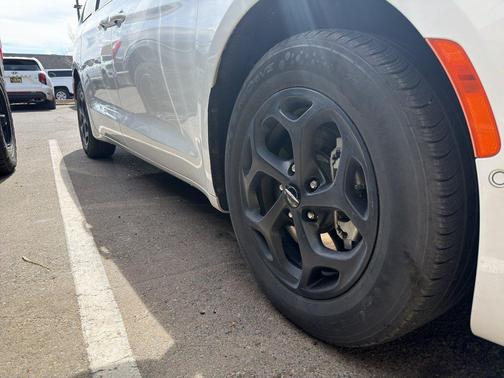 2024 Chrysler Pacifica Hybrid S Appearance Pkg